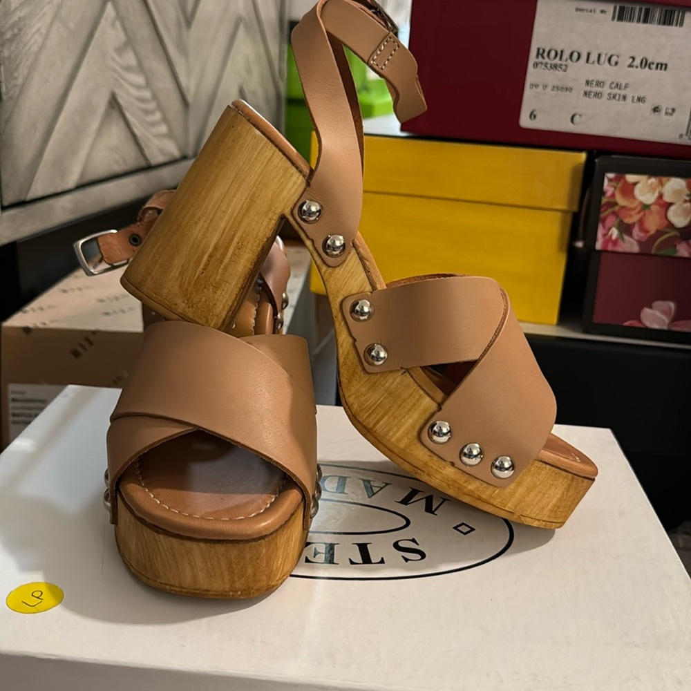 Brand new never worn Steve Madden leather sandal